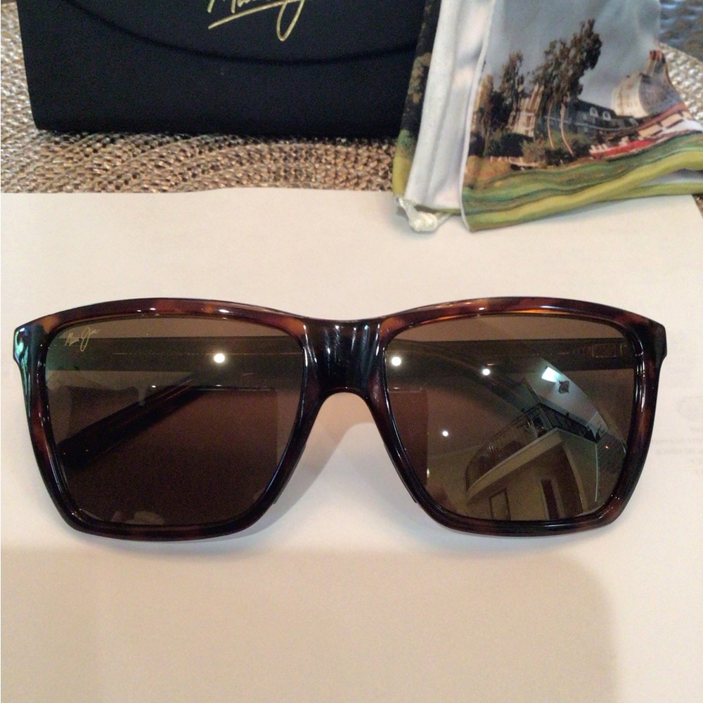 Maui Jim Cruzem, tortoise with Hcl bronze lenses.Brand new !